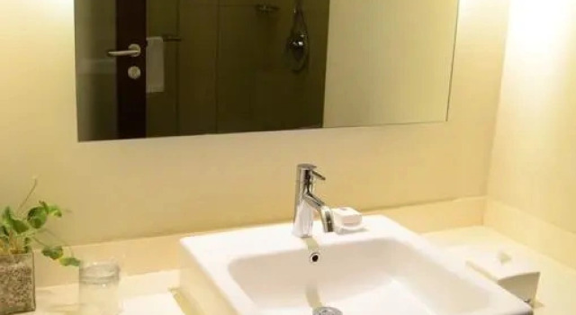 Номер Deluxe с видом на сад M-Regency Hotel Makassar