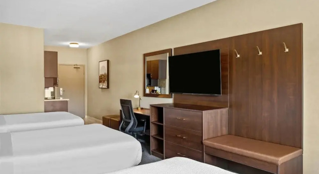 Номер Deluxe Ramada by Wyndham Drumheller Hotel & Suites