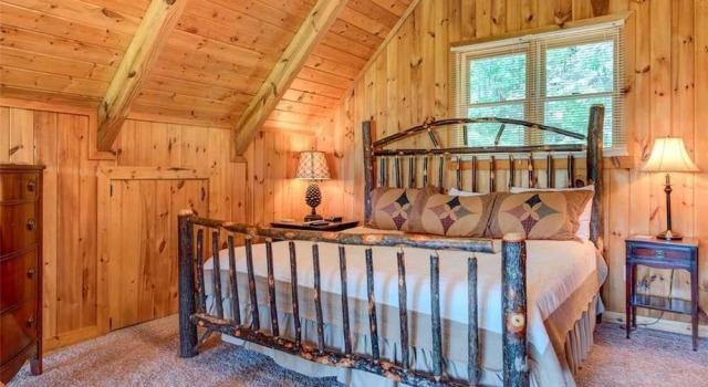 Scenic Solitude 1 Bedroom Home with Hot Tub
