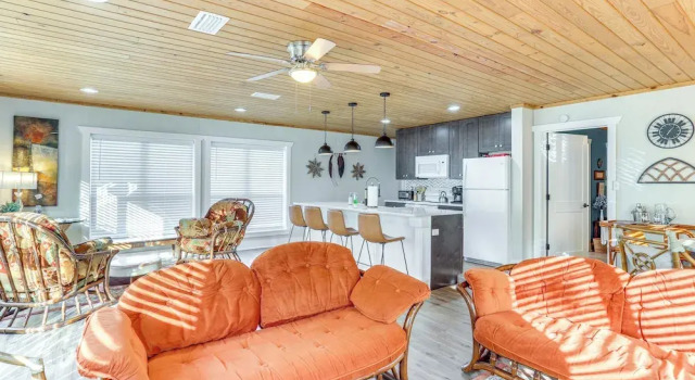 8 Mi to Ozark Folk Center: Home w/ Hot Tub & Deck, Varaa Lomakoti Mountain View 