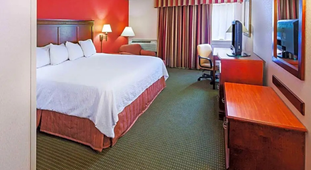 Номер Deluxe AmericInn by Wyndham Omaha