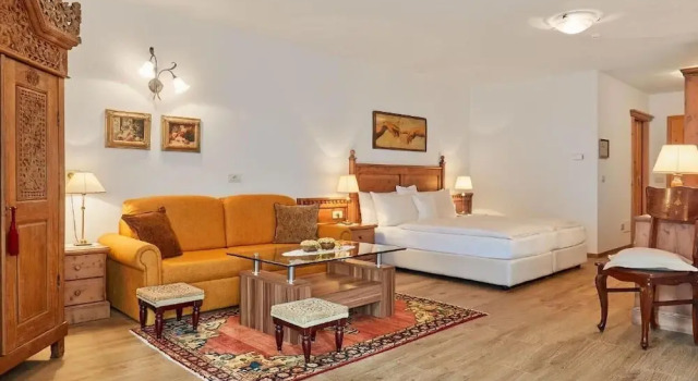 Люкс Deluxe Hotel Table