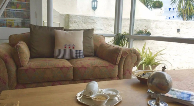 Headland View B&B, Book Bed and Breakfast Hoteller i Torquay med morgenmad, nær Petit Tor Beach, Morgenmad