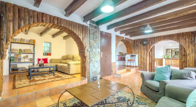House With 5 Bedrooms in Can Trabal, With Wonderful Mountain View, Enclosed Garden and Wifi - 16 km From the Beach, Reserva ahora Hotel Can Trabal Cataluña