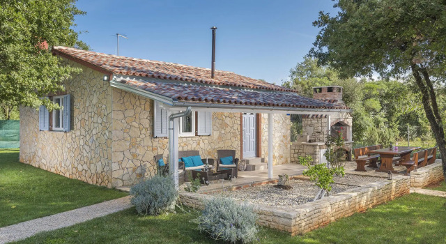 Holiday House with pool, garden, playground and BBQ - surrounded by nature, Забронировать Отель Отели Rovinj Riviera с бассейном, Бассейн