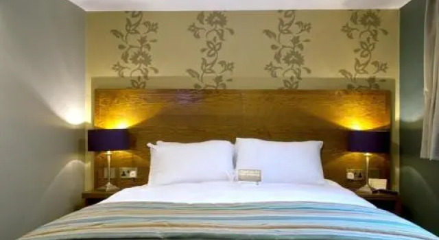 The Hatchet Inn, Book Hotel Newbury Berkshire