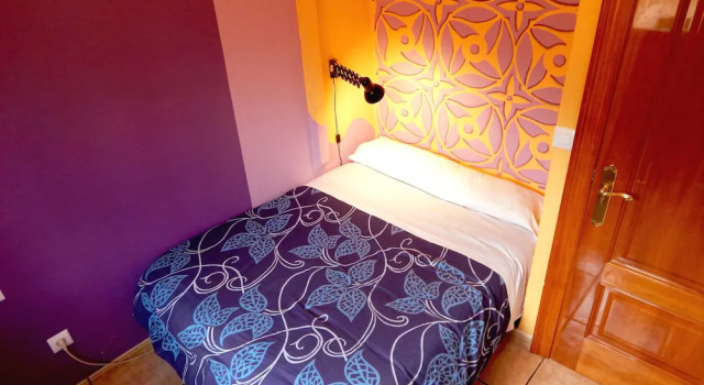Duermevela Hostel, Забронировать Хостел Хостелы Сеговии, рядом с Памятник Капитолийская волчица, Хостел