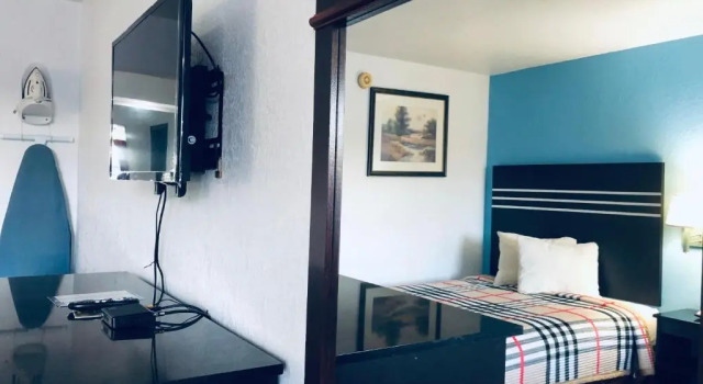 Четырёхместный номер Standard Meridian Inn Oklahoma City Airport