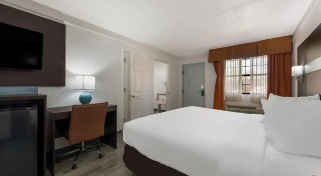 Номер Standard Quality Inn & Suites Airport