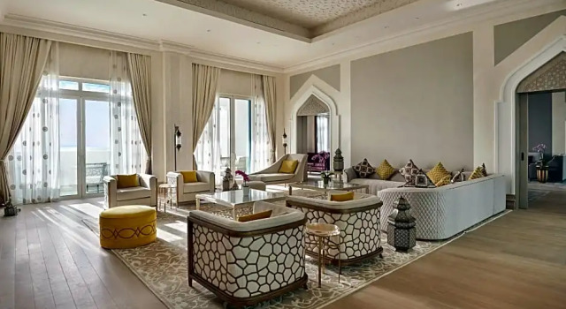 Люкс Royal South Hilton Salwa Beach Resort and Villas