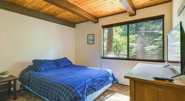 Cabin w/ Deck & Fire Pit in Blue Lake Springs!, Reserva ahora Casa o chalet Arnold California