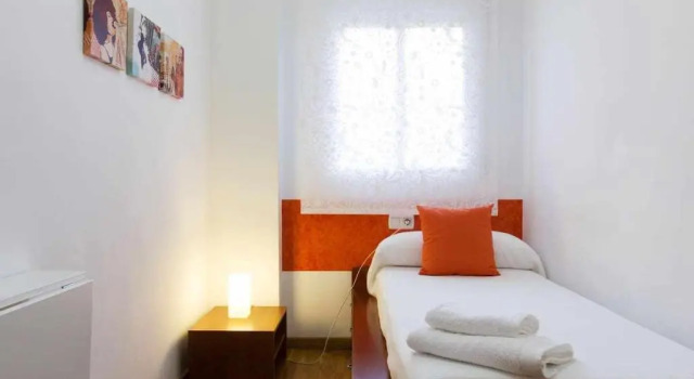 Comfortable 4 rooms 2Bath w balcony, Забронировать Отель Отели Барселоны с парковкой, рядом с Museu de Carrosses Fúnebres, Парковка