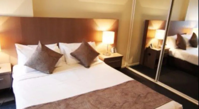 Апартаменты Paramount Serviced Apartments