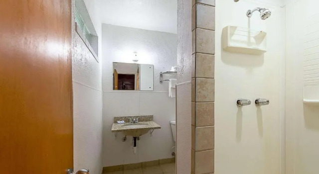 Двухместный номер Standard Highway Inn