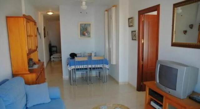 One-bedroom flat 200m from the beach
