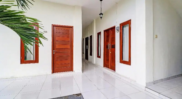 Oyo 91717 7 L Homestay, Book Hotel Hotels & Accommodations in Cepaka, Hotel