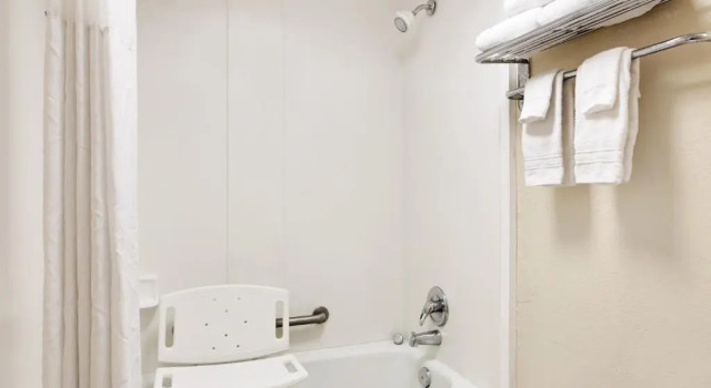 Номер Standard Days Inn by Wyndham Fort Walton Beach