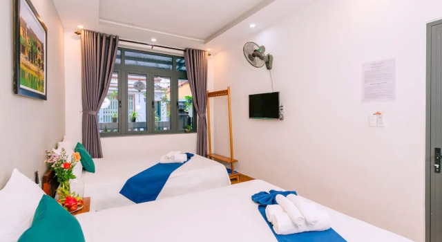 Четырёхместный номер Deluxe с балконом Vinh Khang Homestay