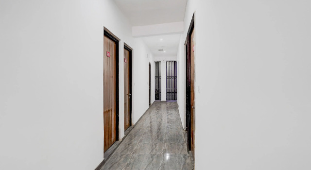 Hotel O Sector 121 Gaur City Mall Noida Formerly Royal FNG, Забронировать Отель Отели Индирапурам 3 звезды, 3*