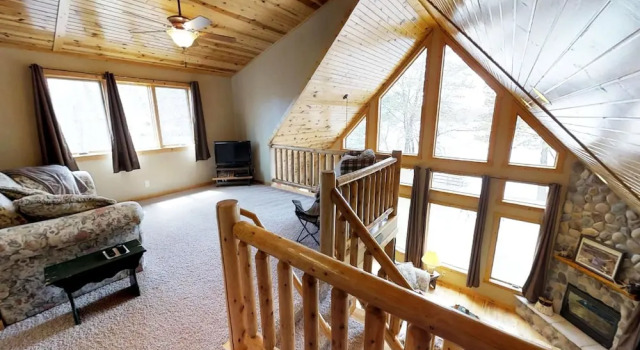 Коттедж с 3 комнатами Lakefront Hideaway