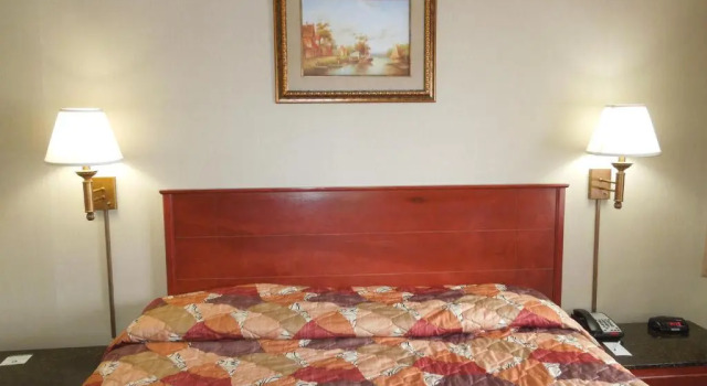 Номер Standard Rodeway Inn MacArthur Airport