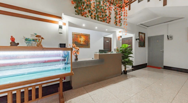 Urbanview Hotel Tropical Ketapang by RedDoorz, Buchen Sie Hotel Ketapang 