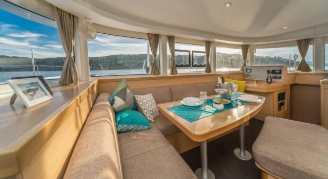Luxury Catamaran Lagoon 42, AC & GN, Prenota Hotel Splitska 
