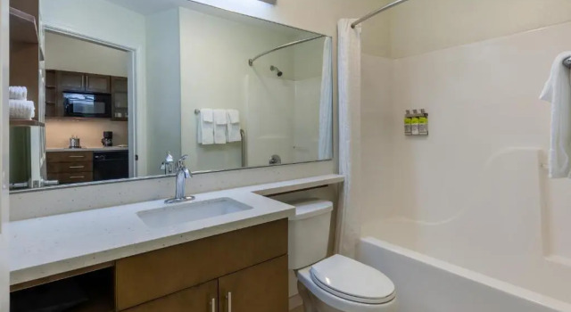 Четырёхместный люкс Candlewood Suites-West Springfield by IHG