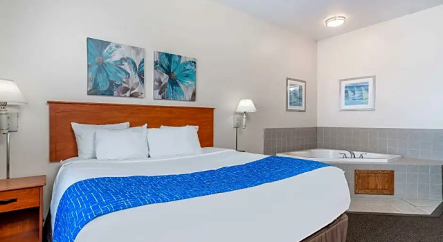 Двухместный номер Standard Travelodge & Suites by Wyndham Fargo/Moorhead