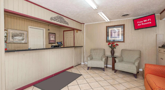 Red Roof Inn Starkville - University, Забронировать Отель Старквилл Миссисипи, рядом с Музей наследия округа Октибеха