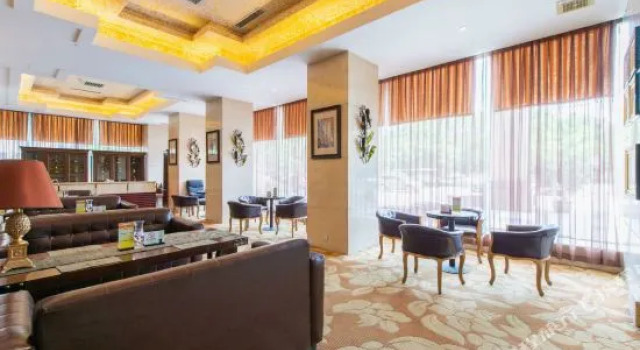Liaoyang Hotel, Rezerwuj Hotel Hotele w Liaoyang z parkingiem, Parking
