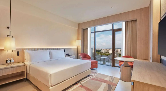 Номер Standard с балконом Hilton Gurugram Baani City Centre