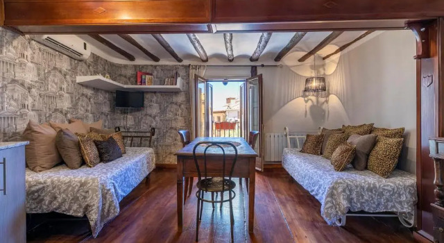 Апартаменты с балконом Apartamentos Vino Tinto y Restaurante Tomate Rosa