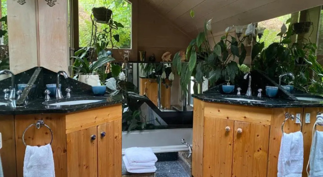 Вилла Deluxe Gstaad Paradise View Chalet with Jacuzzi