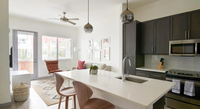 Апартаменты Lovely Midtown Suites by Sonder
