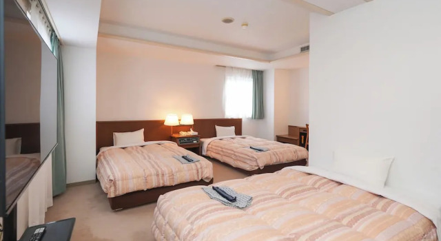 Трёхместный номер Deluxe с 3 комнатами Tendo Central Hotel