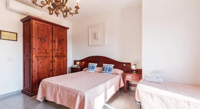 Четырёхместный семейный номер Standard Hotel Sortale