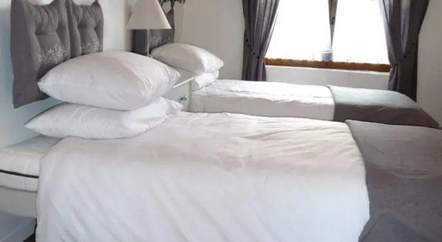 A Bois Mort, Rezerwuj Hotel Gourgé Poitou-Charentes