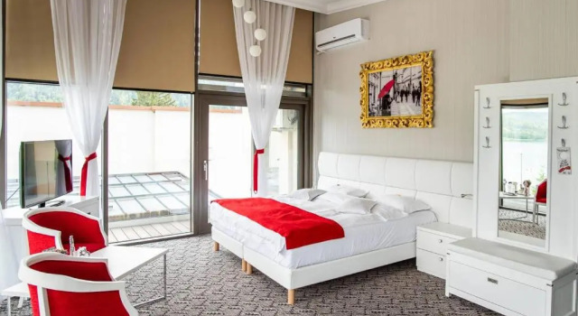Люкс Superior Hotel Roser House Boutique - pe malul lacului Colibita
