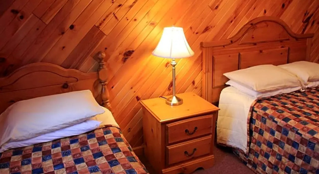 Коттедж Hidden Acres Cottages