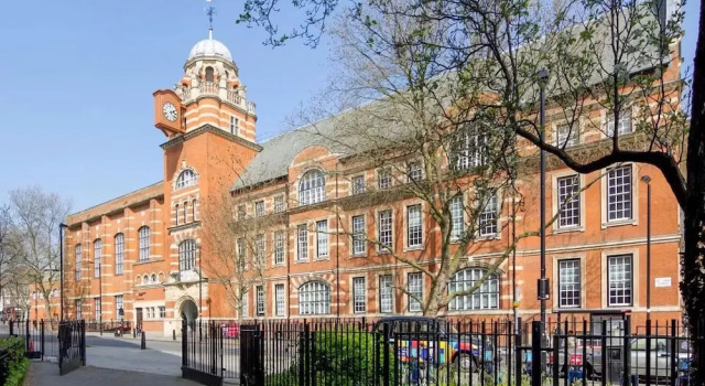 Artistic 1 Bedroom Flat in Central London, Забронировать Отель Отели Англии 3 звезды, 3*