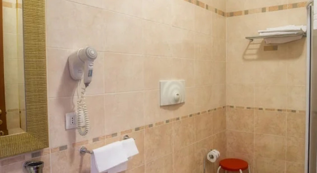 Номер Standard Royals Gate Hotel