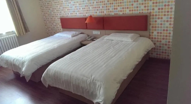 Starway Hotel Qingdao Wusi Square, Забронировать Отель Циндао 