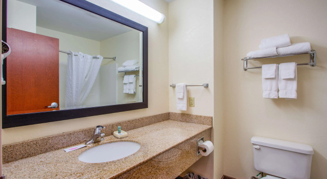 Четырёхместный номер Standard Best Western Nittany Inn Milroy