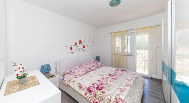 Awesome Apartment in Marina With Outdoor Swimming Pool, Wifi and 2 Bedrooms, Buchen Sie Ferienwohnung Hotels in Gespanschaft Split-Dalmatien mit Pool, Schwimmbad