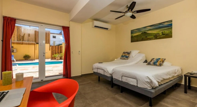 NEW 6br6 5BA Villa 200m to Beach w Privatepool