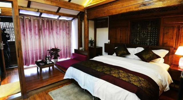 Lijiang Yiran Ethnic custom Viewing Inn, Забронировать Отель Лицзян Юньнань, рядом с Улица Сквер-стрит Древнего города Даянь