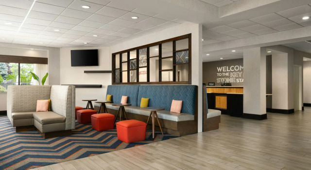 Hampton Inn Chambersburg, Забронировать Отель Чемберсберг Пенсильвания