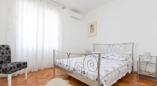 Apartment Neven - comfortable & great location: A1 Split, Riviera Split, Prenota Appartamento Hotel a Croatian Islands con parcheggio, Parcheggio