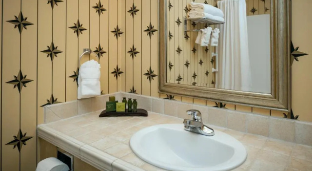 Четырёхместный номер Standard Plaza Inn & Suites at Ashland Creek